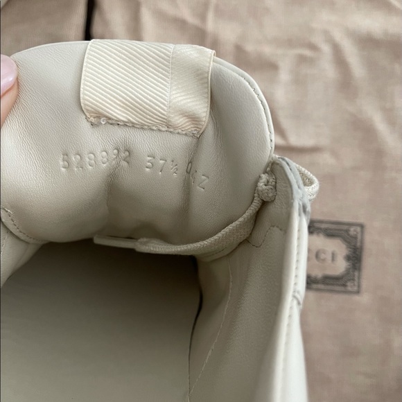 Sold 🚫 Gucci Rhyton Gucci Logo Sneakers - Picture 6 of 6